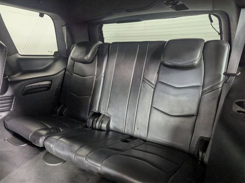 Used 2018 Cadillac Escalade Platinum image 27