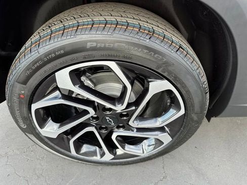 New 2026 Chevrolet Trax RS w/ Sunroof Package image 32