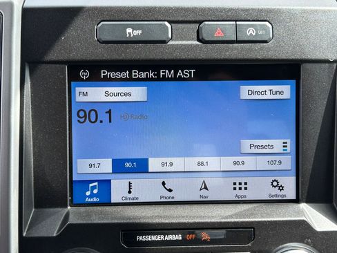 Used 2018 Ford F150 Lariat w/ Equipment Group 502A Luxury AWD/4WD image 20