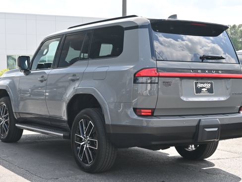 Used 2024 Lexus GX 550 w/ Accessory Package (Z1) image 7