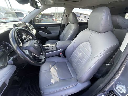 Used 2023 Toyota Highlander XLE image 13