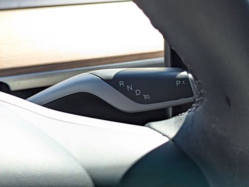 Used 2024 Tesla Model Y Long Range AWD/4WD image 12