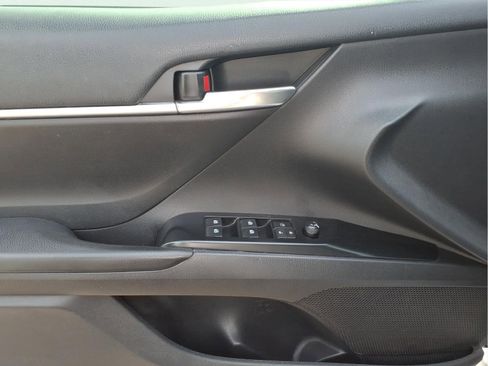 Used 2019 Toyota Camry SE FWD image 14