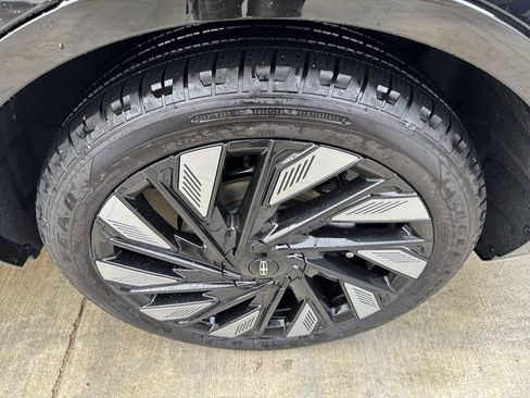 Used 2025 Lincoln Nautilus Reserve image 21