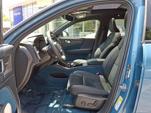Used 2023 Volvo XC40 Recharge Ultimate AWD/4WD image 13