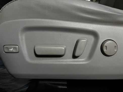 Used 2018 Toyota Highlander XLE image 15