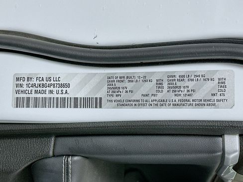 Used 2023 Jeep Grand Cherokee L Limited w/ Black Appearance Package image 12