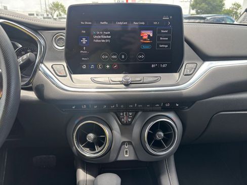 Used 2025 Chevrolet Blazer LT FWD image 17