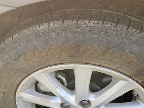 Used 2011 Toyota Camry LE image 9