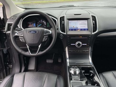 Used 2019 Ford Edge Titanium FWD image 4