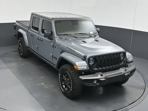 Used 2024 Jeep Gladiator Sport AWD/4WD image 43