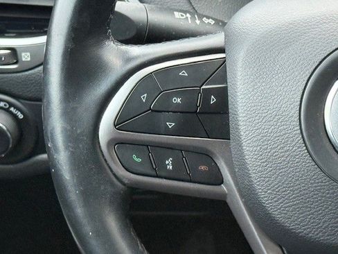 Used 2020 Jeep Cherokee Limited image 25