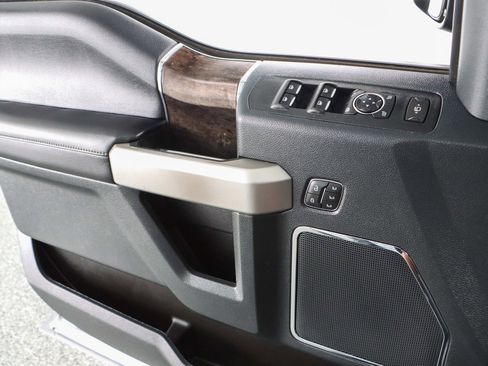 Used 2022 Ford F250 Lariat w/ Black Appearance Pkg image 23