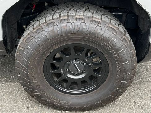 Used 2025 Lexus GX 550 w/ Accessory Package (2T) AWD/4WD image 9