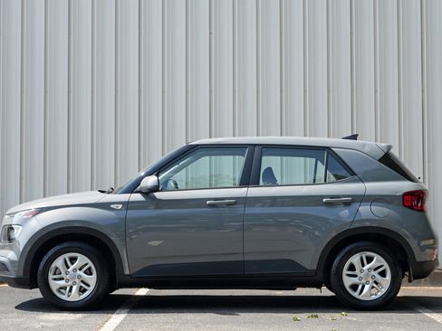 Used 2021 Hyundai Venue SE FWD image 8