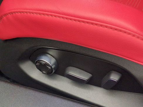 Used 2024 Chevrolet Corvette Stingray Premium Cpe w/ Z51 Performance Package image 15