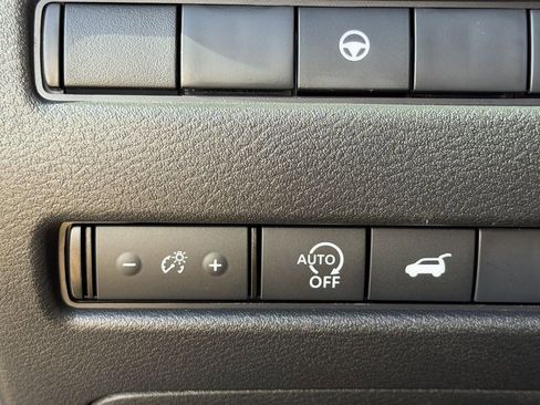 Used 2025 Nissan Rogue SV FWD image 24