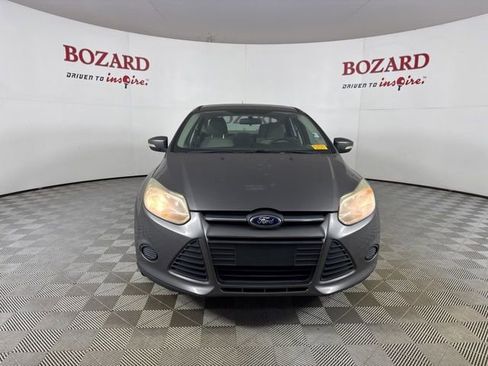 Used 2013 Ford Focus SE w/ SE Winter Pkg image 3