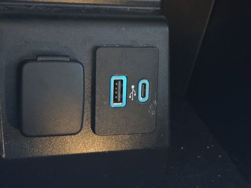 Used 2022 Ford Explorer XLT image 26