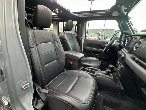Used 2023 Jeep Wrangler Unlimited Sahara w/ Cold Weather Group AWD/4WD image 30