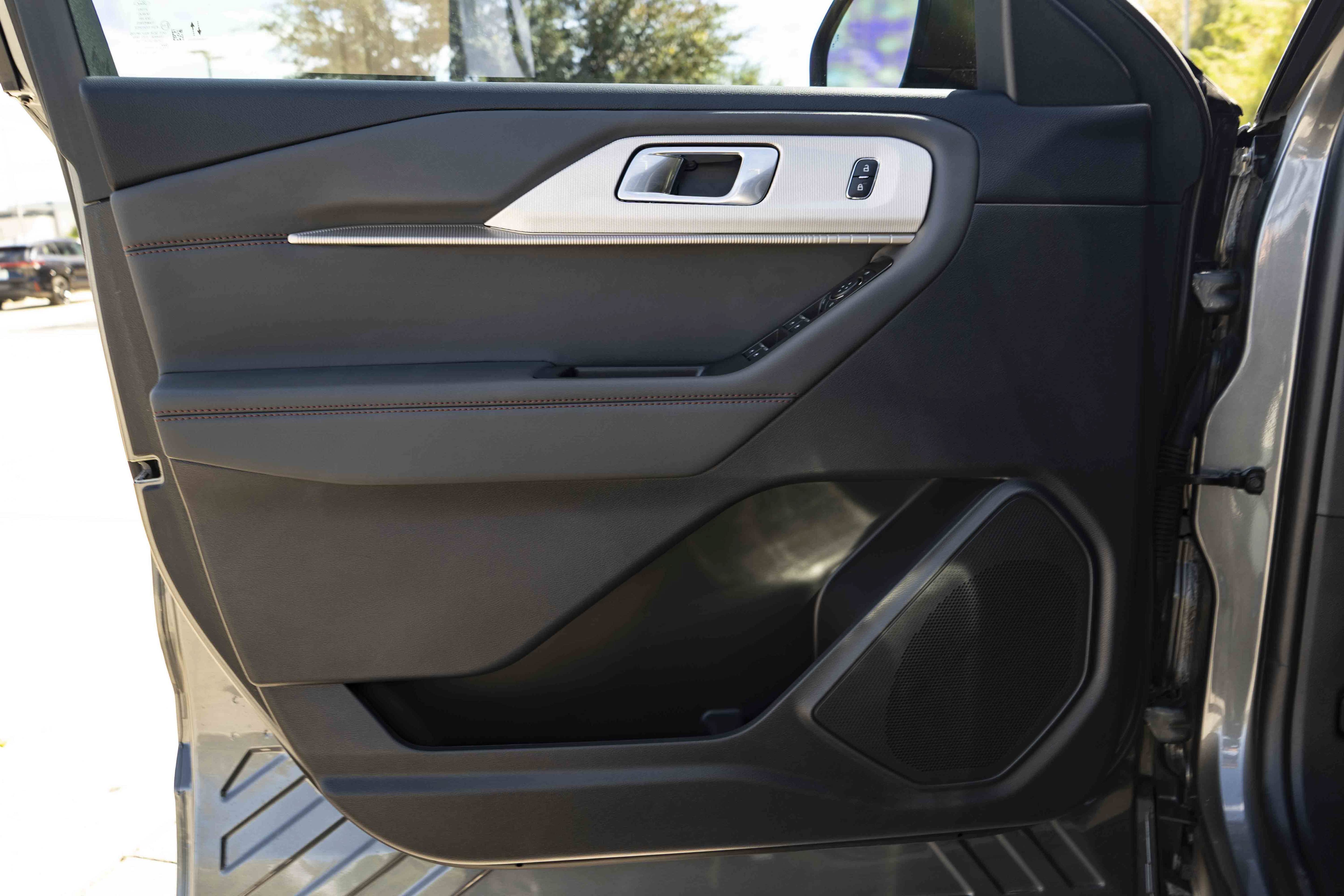Used 2026 Ford Explorer Active RWD image 33