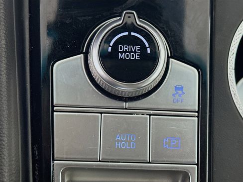 Used 2025 Genesis G70 2.5T RWD image 26