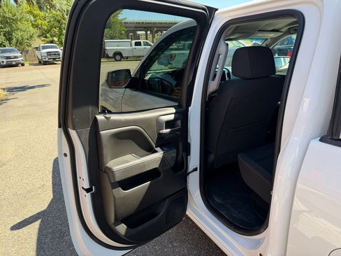 Used 2018 Chevrolet Silverado 1500 LT AWD/4WD image 8