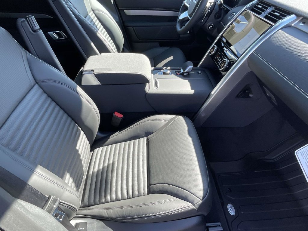 New 2026 Land Rover Discovery Limited Edition AWD/4WD image 16