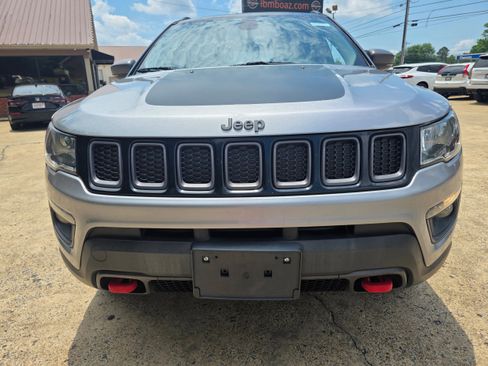 Used 2019 Jeep Compass Trailhawk AWD/4WD image 2