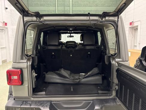 Used 2019 Jeep Wrangler Unlimited Rubicon w/ Cold Weather Group AWD/4WD image 30