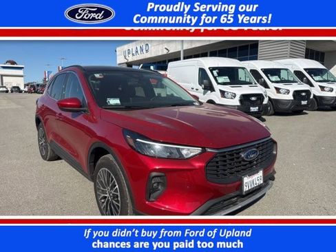 Used 2025 Ford Escape SE image 1