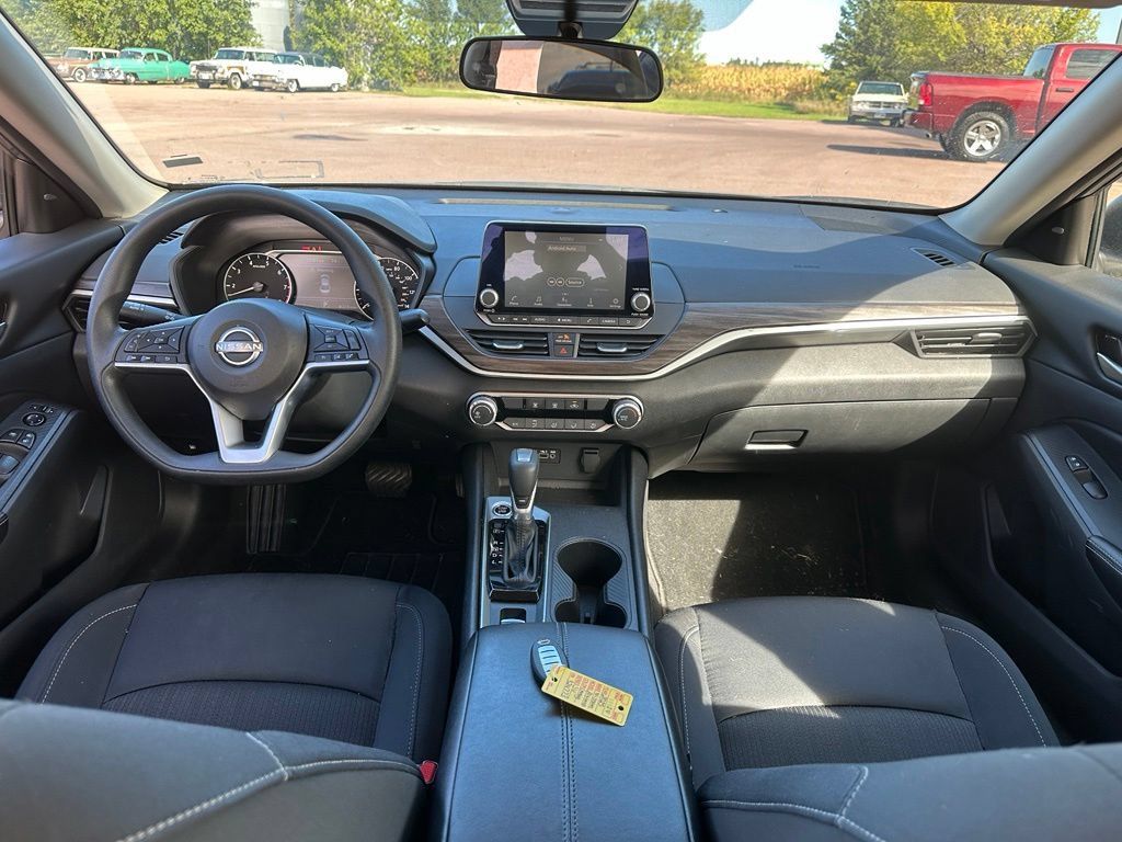 Used 2025 Nissan Altima 2.5 SV AWD/4WD image 25
