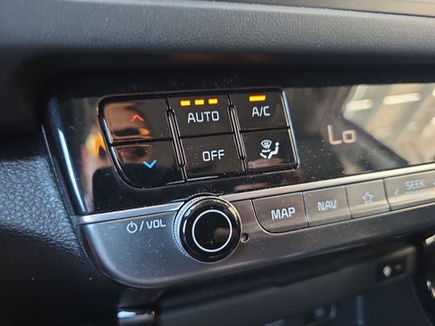 Certified 2025 Kia Seltos EX w/ EX Sunroof Package FWD image 15