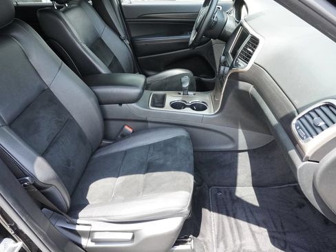 Used 2014 Jeep Grand Cherokee Altitude AWD/4WD image 23