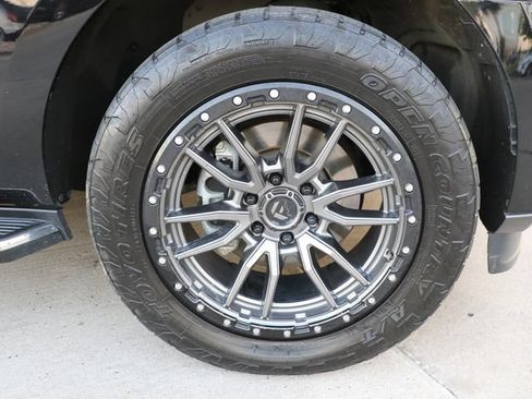 Used 2020 Ford Expedition Max XLT w/ Equipment Group 202A AWD/4WD image 8