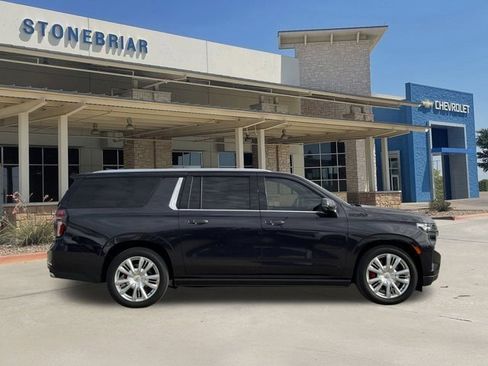 Used 2022 Chevrolet Suburban High Country image 4