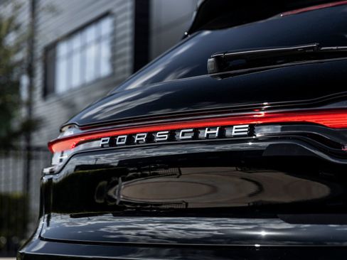 Certified 2026 Porsche Macan AWD/4WD image 15