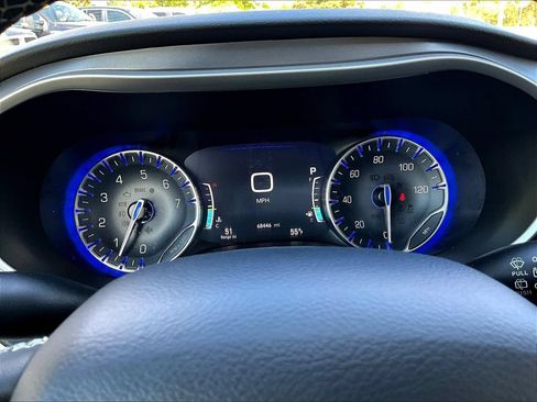 Used 2023 Chrysler Pacifica Touring-L FWD image 16