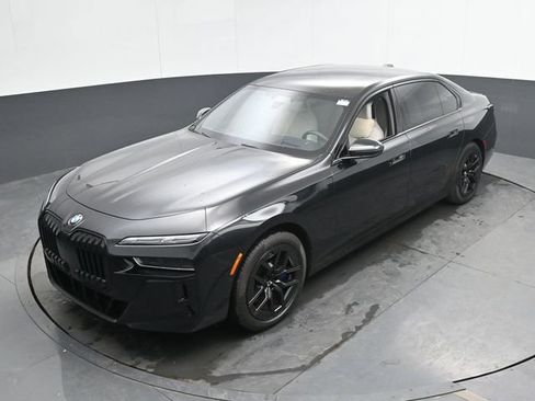 Used 2023 BMW 760i xDrive w/ Executive Package AWD/4WD image 36