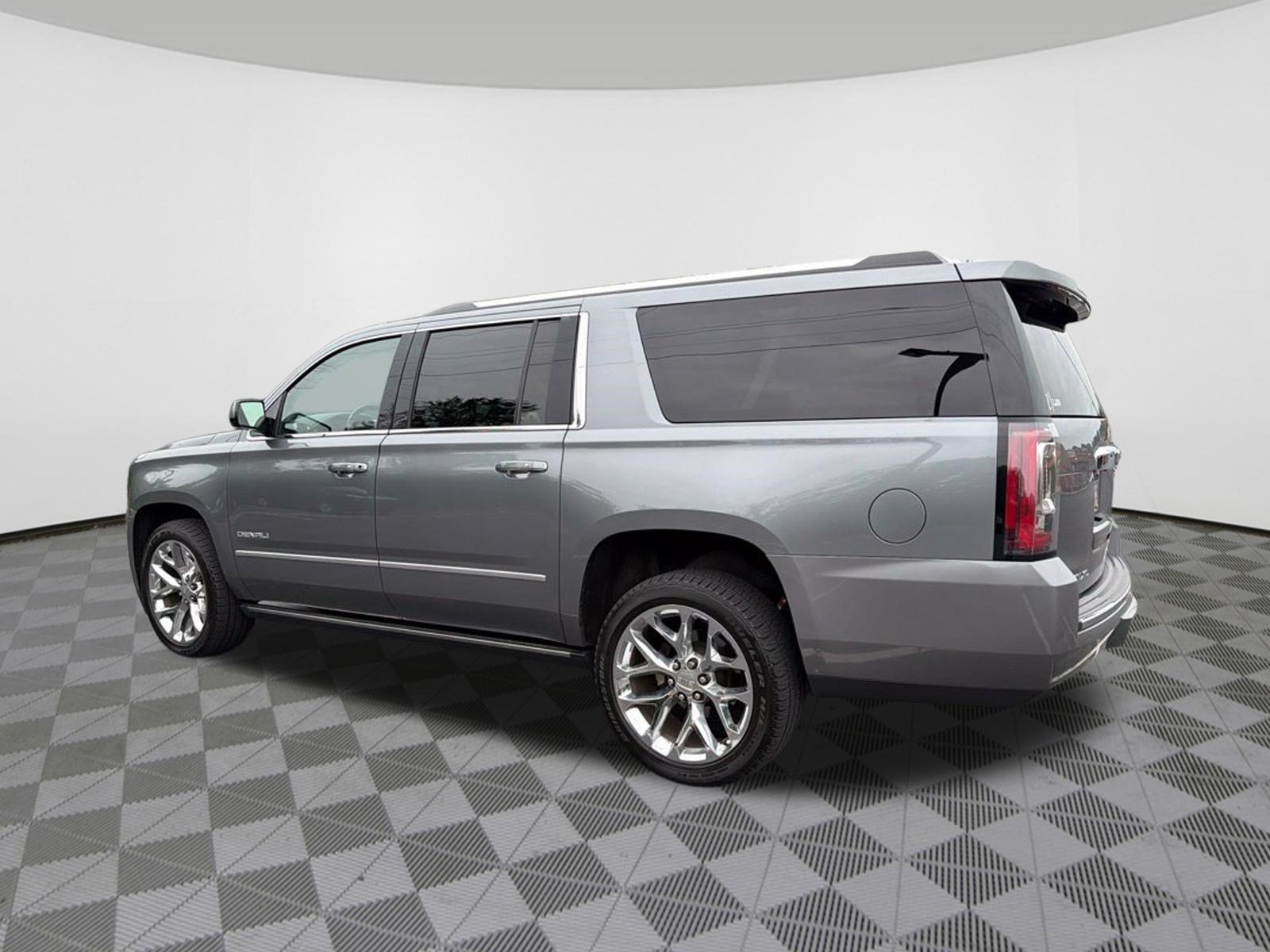 Used 2020 GMC Yukon XL Denali w/ Denali Premium Package AWD/4WD image 5