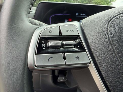 Used 2025 Kia Telluride S FWD image 10