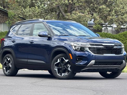 Used 2025 Kia Seltos EX w/ EX Sunroof Package AWD/4WD image 2