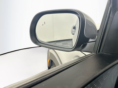 Used 2025 Kia Soul LX w/ LX Technology Package FWD image 16