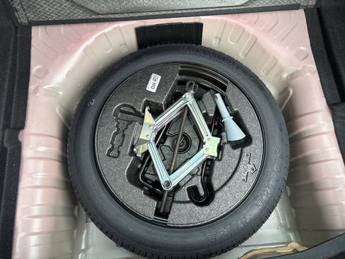 Used 2024 Honda Civic EX-L image 30