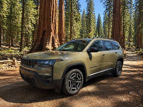 New 2026 Jeep Cherokee Laredo AWD/4WD image 1