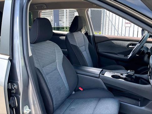 Certified 2023 Nissan Rogue SV image 9