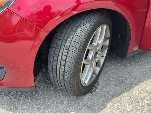 Used 2015 Ford Focus SE w/ Equipment Group 201A FWD image 32