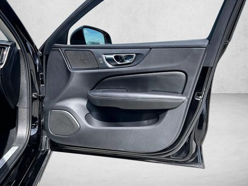 Used 2020 Volvo S60 T5 Momentum FWD image 19
