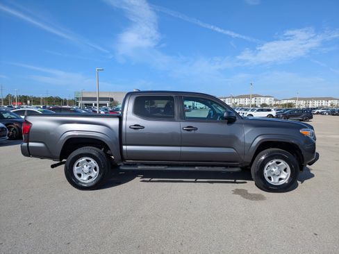 Used 2021 Toyota Tacoma SR w/ SR Convenience Package image 4