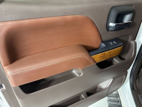 Used 2017 Chevrolet Silverado 1500 High Country image 43